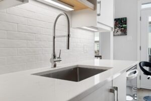 installing kitchen backsplash