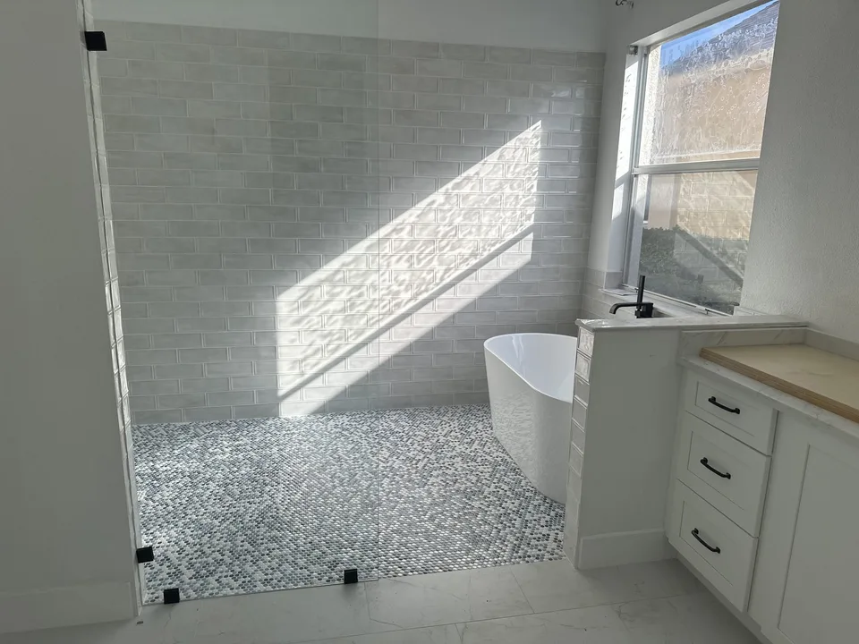Curbless shower with penny round mosaic floor in Sarasota FL
